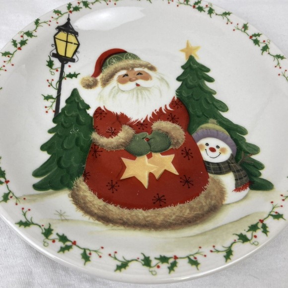 STUDIO 33 COLLECTOR PLATES SANTA SNOW MAN CHRISTMAS OVEN SAFE 8" - Picture 2 of 5